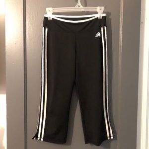 Adidas • 3/4 length bottoms S